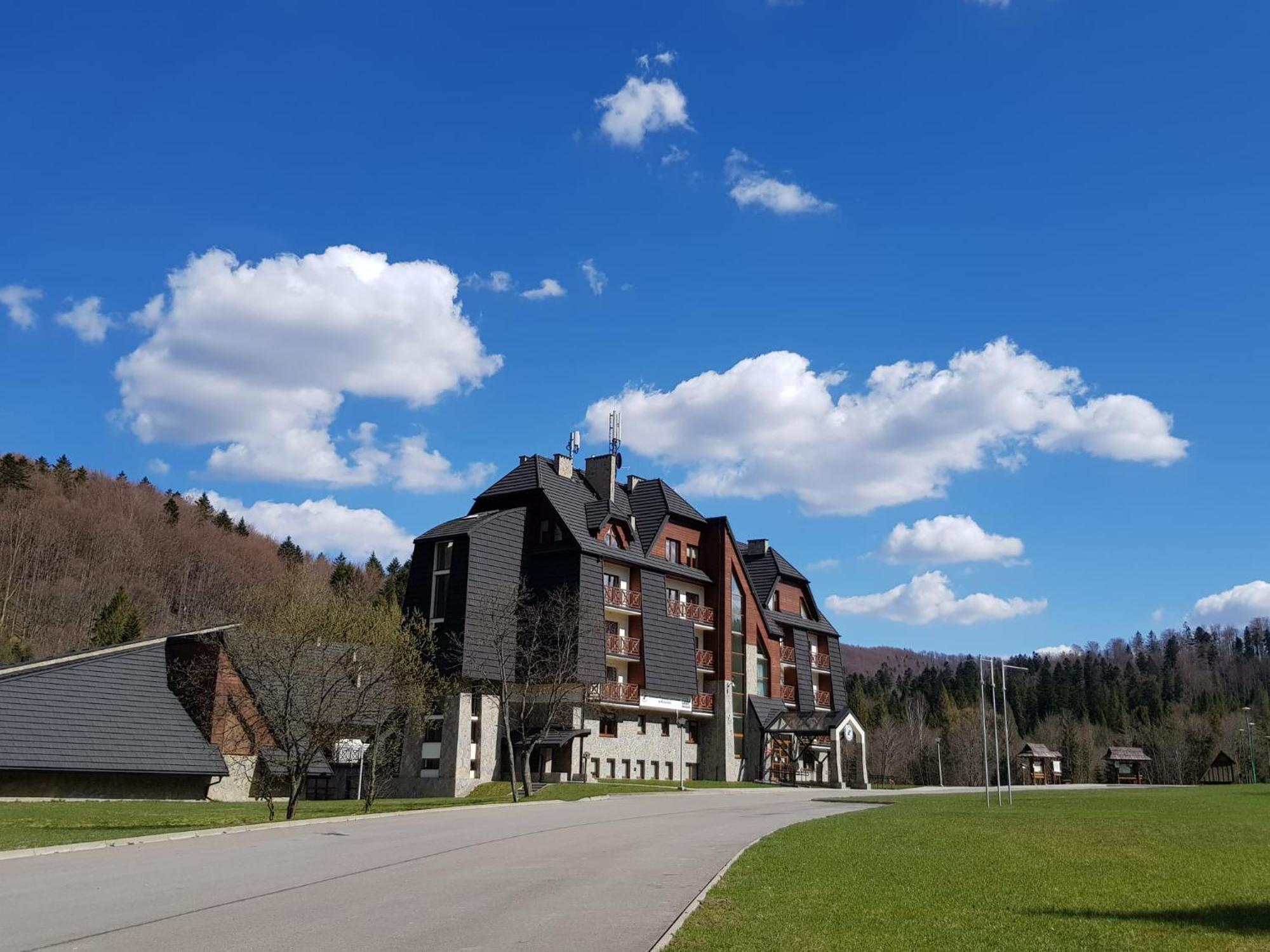 Centrum Promocji Lesnictwa W Mucznem Лютовиска Экстерьер фото